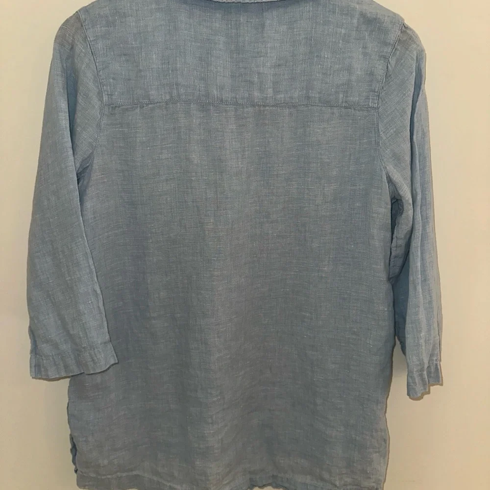 Tahari Women’s Linen Button Detail Blouse Light Blue 3/4 Sleeve Medium - Picture 2 of 8